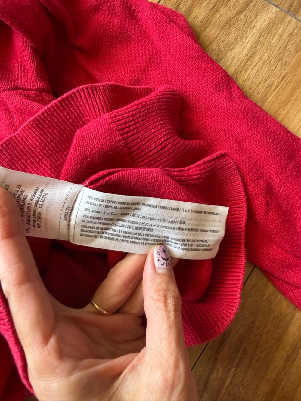 Hollister Red Crewneck Sweater Size Small Lightweight Knit Logo Casual Top Y2K - Picture 4 of 5